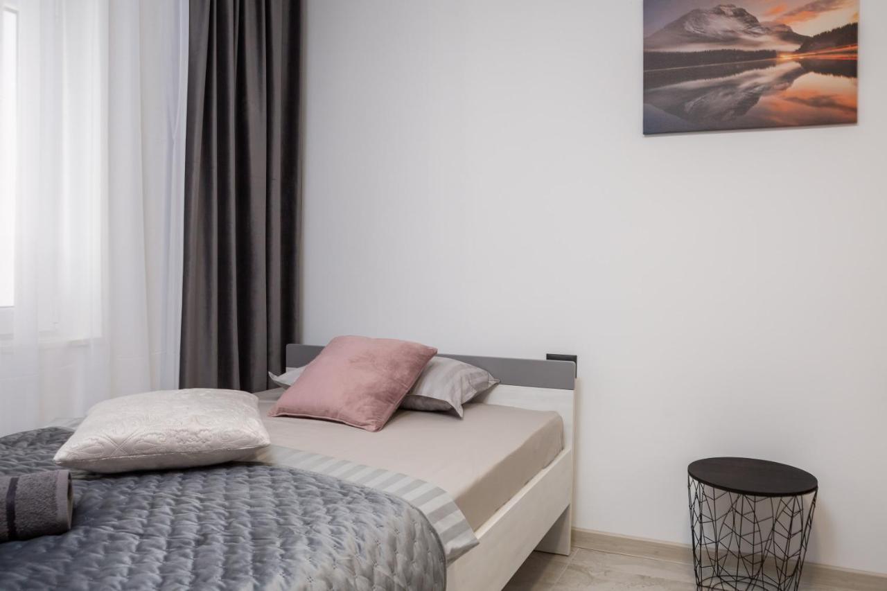 Luxury Apartment Lorena - Private Heated Pool - Есенице Экстерьер фото