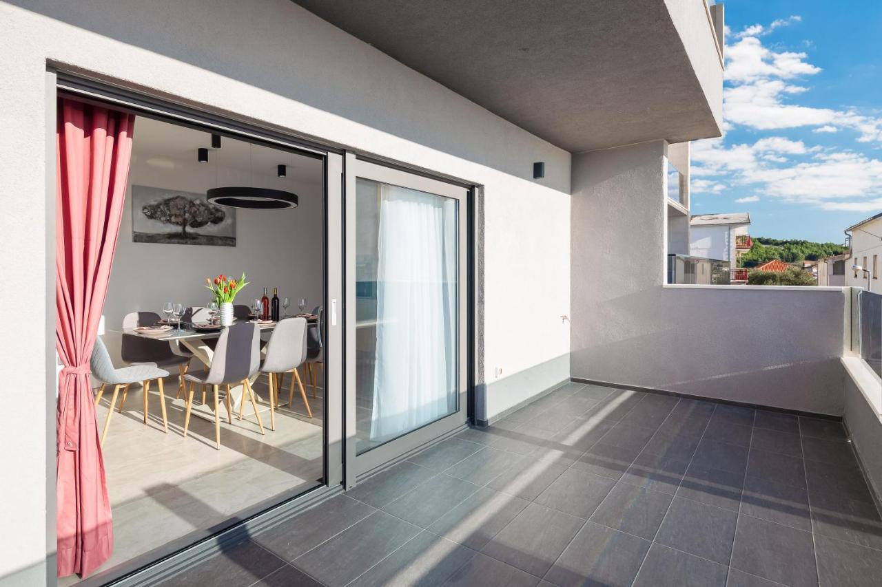Luxury Apartment Lorena - Private Heated Pool - Есенице Экстерьер фото
