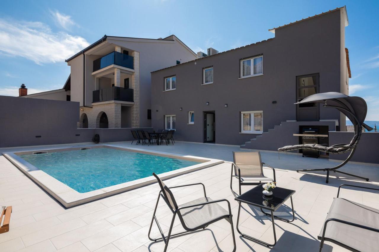 Luxury Apartment Lorena - Private Heated Pool - Есенице Экстерьер фото