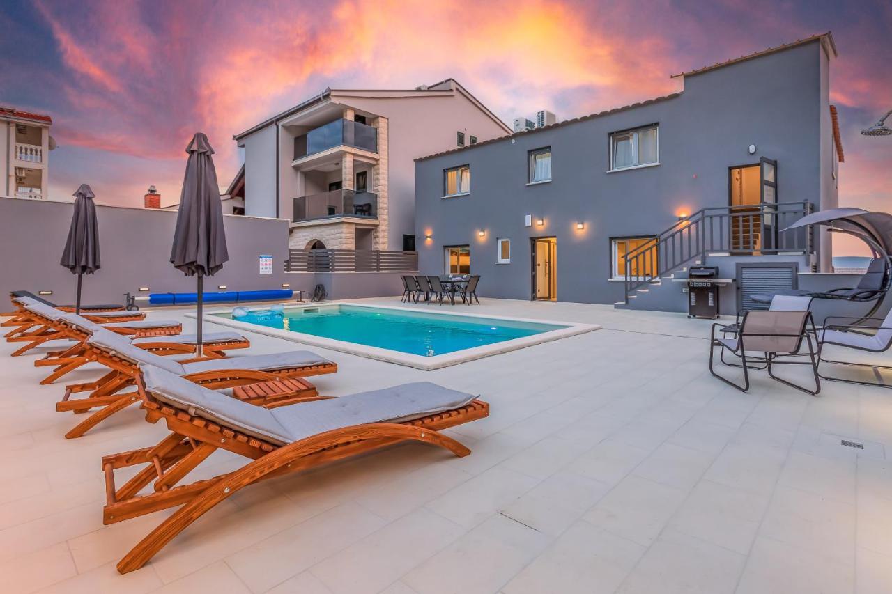 Luxury Apartment Lorena - Private Heated Pool - Есенице Экстерьер фото
