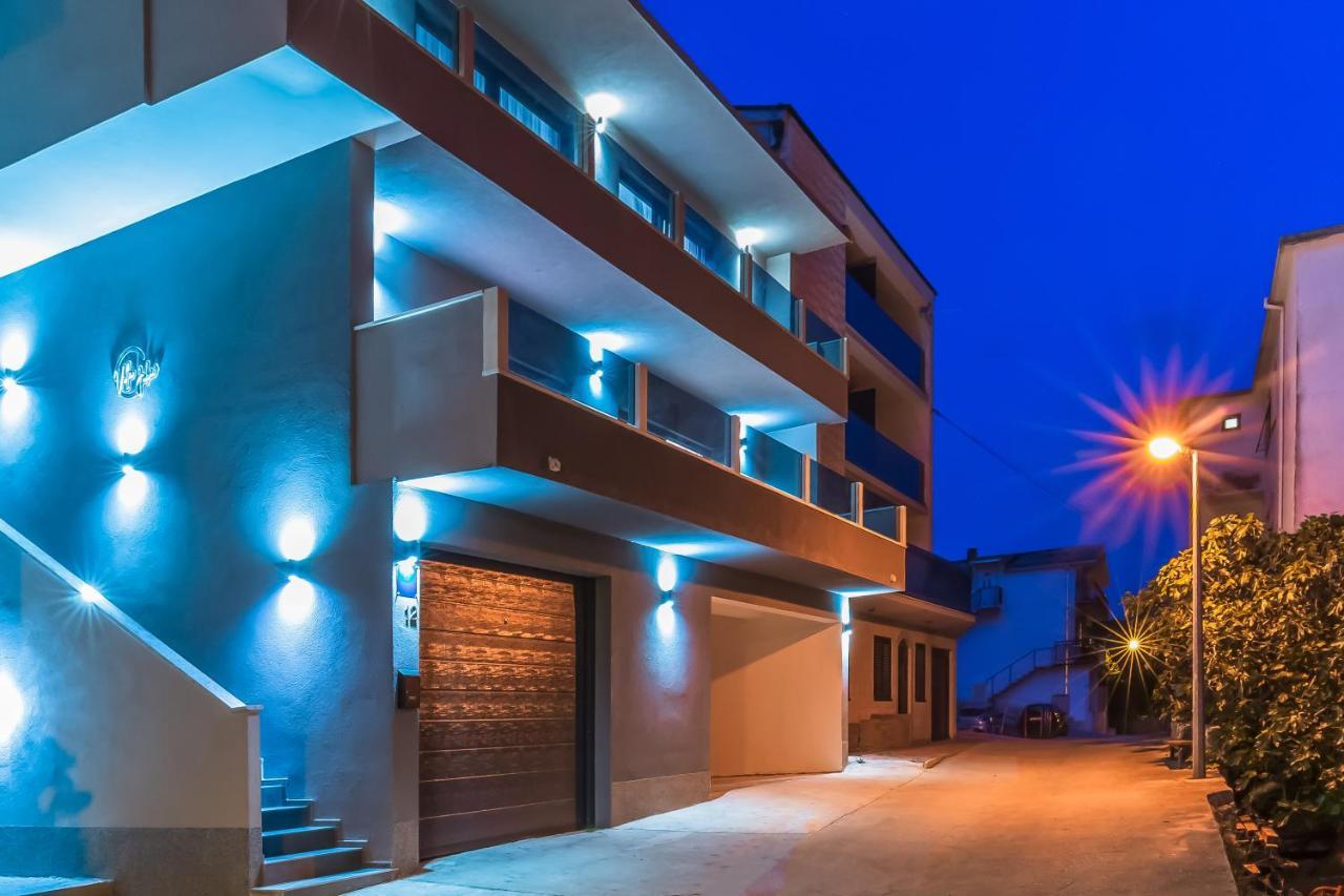 Luxury Apartment Lorena - Private Heated Pool - Есенице Экстерьер фото