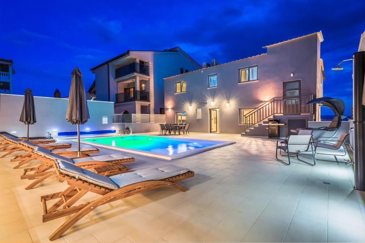 Luxury Apartment Lorena - Private Heated Pool - Есенице Экстерьер фото