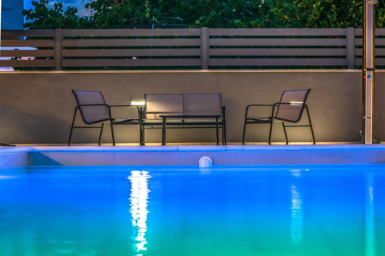 Luxury Apartment Lorena - Private Heated Pool - Есенице Экстерьер фото