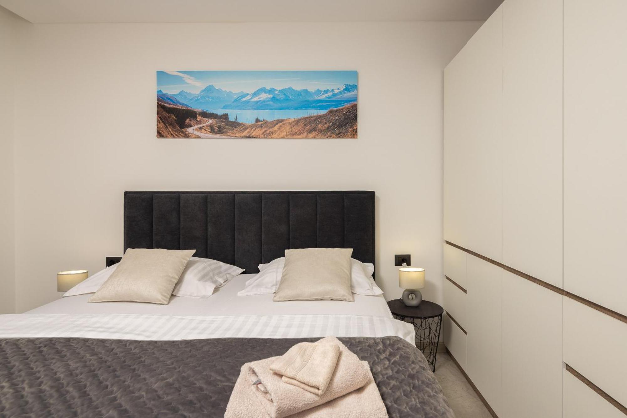 Luxury Apartment Lorena - Private Heated Pool - Есенице Экстерьер фото