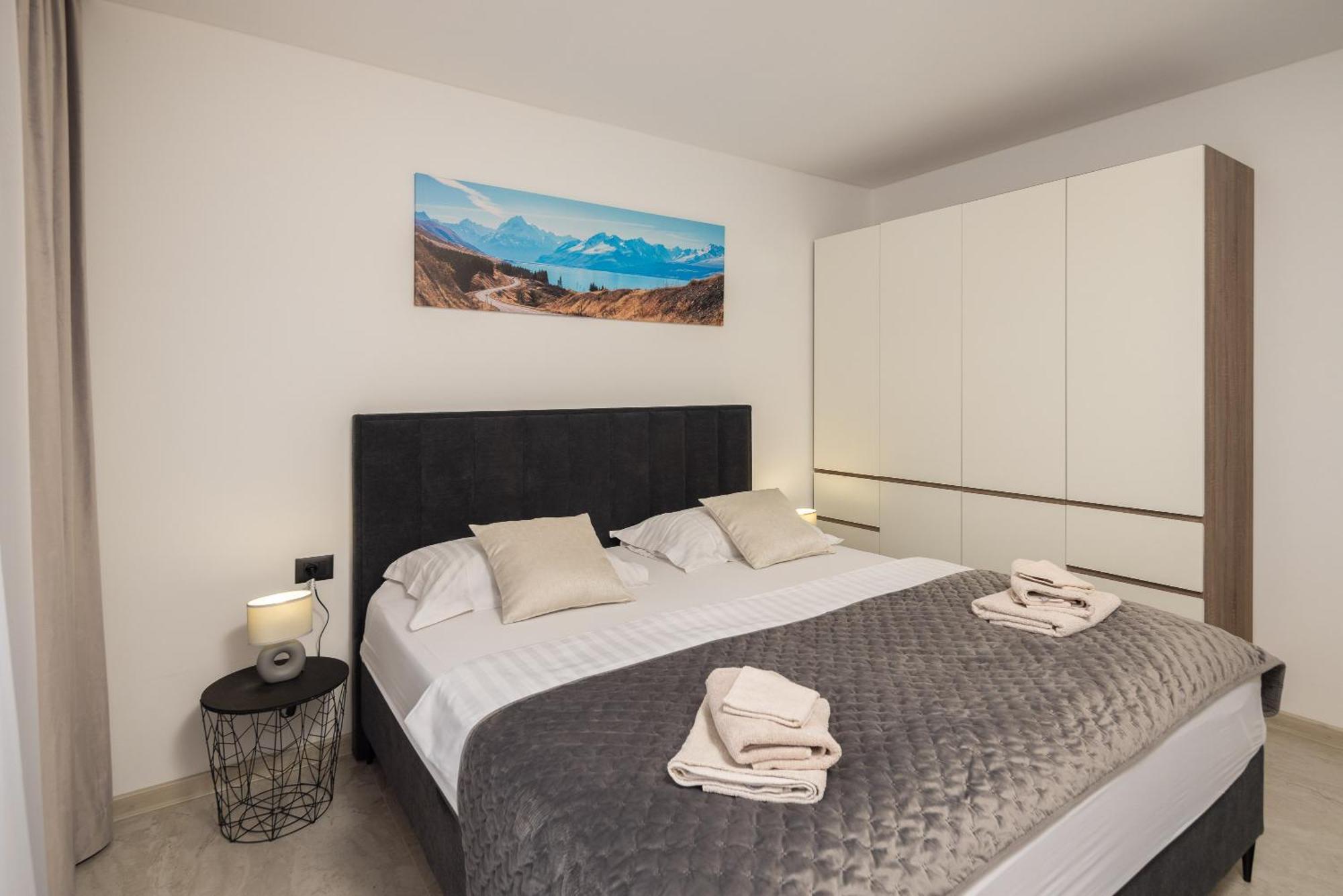 Luxury Apartment Lorena - Private Heated Pool - Есенице Экстерьер фото