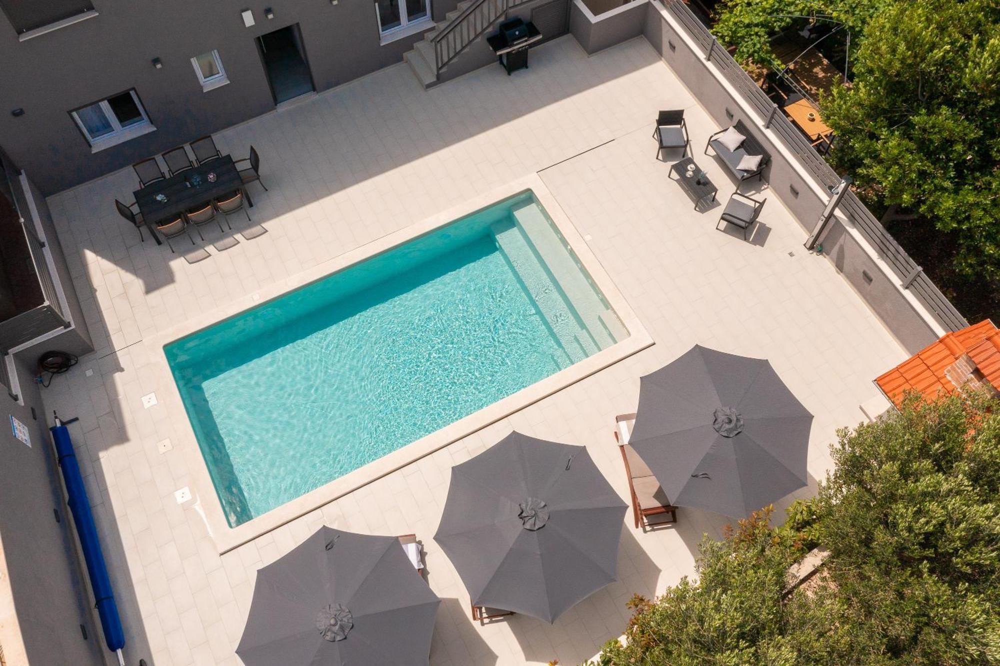 Luxury Apartment Lorena - Private Heated Pool - Есенице Экстерьер фото