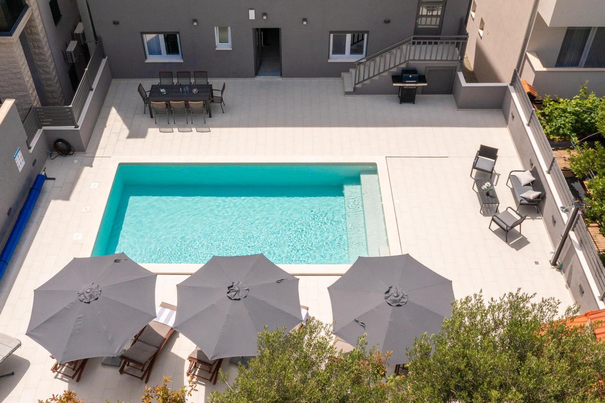 Luxury Apartment Lorena - Private Heated Pool - Есенице Экстерьер фото