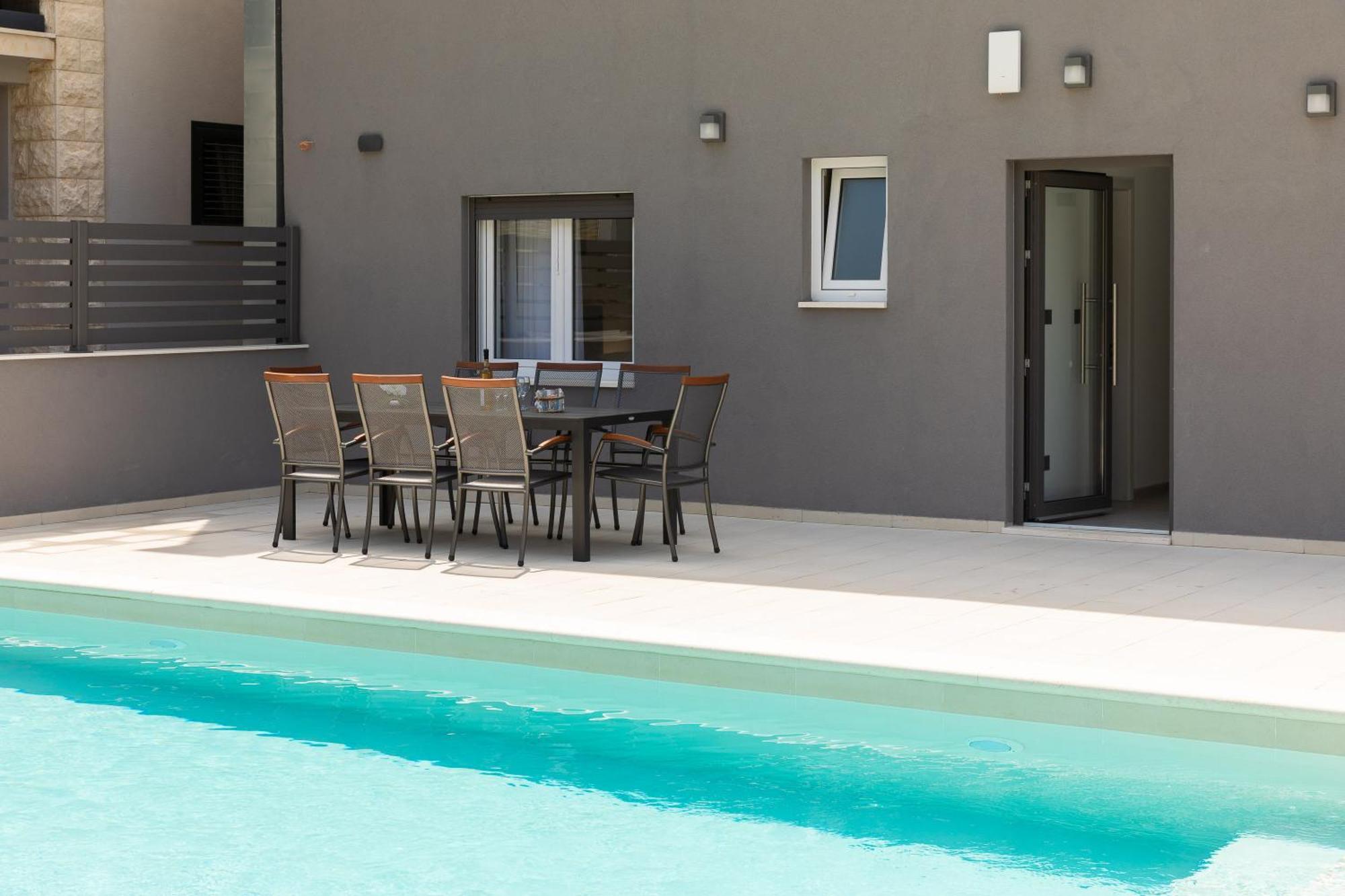 Luxury Apartment Lorena - Private Heated Pool - Есенице Экстерьер фото